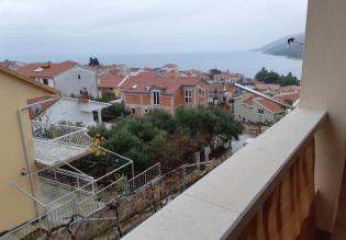 Gebäude mit drei Wohnungen in Ciovo, Trogir 