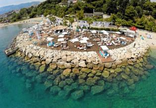 Fantastisches Land von 2 ha in Split Vorort am Meer 