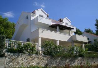 Lovely house of 4 apartments in Postira with wonderful sea view 