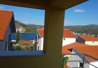 Apart-house of 4 apartments just 150 meters from the sea in Rogoznica 