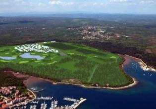 Fantastisches Land am Wasser in der Gegend von Porec - für ein 5 ***** Golfplatzprojekt mit Hotel, Villen und Apartments geplant 