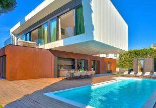 Beautiful first line villa for sale in Porec - a piece of modern Art! 