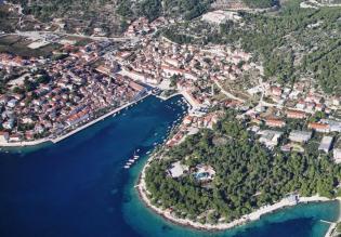 Building plot on Hvar with building permit for villa with pool - unique offer! 
