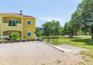 Newly built semi-detached villa with swimming pool 