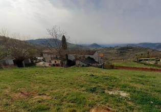 House for adaptation in Karojba with view over Motovun 