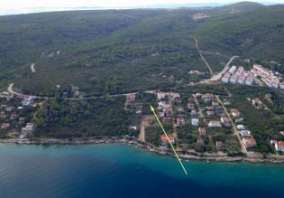 Urbanized land plot for sale on Solta just 90 meters from the sea 