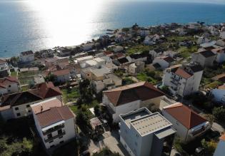Penthouse for sale in Podstrana with fantastic sea view, just 150 meters from the sea 