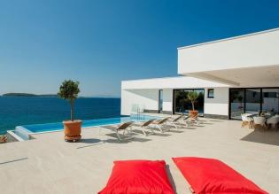 Supermoderne Villa am Wasser mit WOW-Effekt und zwei Yachtliegeplätzen auf der romantischen Insel Korcula 
