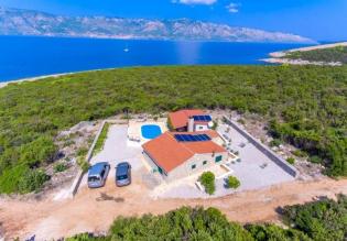 Wunderschöne Villa mit Pool in Basina, nur 100 Meter vom Strand entfernt 