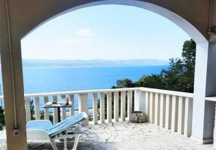 Apart-house on the 1st line to the sea, with 1300 sq.m. of land, on Omis riviera in Lokva Rogoznica 