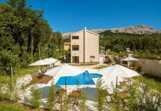 Boutique-hotel of 7 apartments and a beautiful garden in Baska on Krk, just 500 meters from the sea 