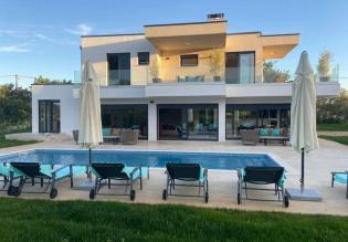 Dramatically attractive villa with pool near Porec 