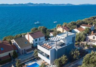 Krásná vila na prodej v oblasti Zadaru jen 30 metrů od moře 