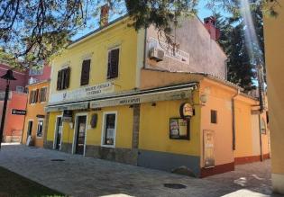 Commercial property in Novigrad centre, just 40 meters from the sea 
