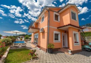 Villa of two apartments in Grizane, with swimming pool 
