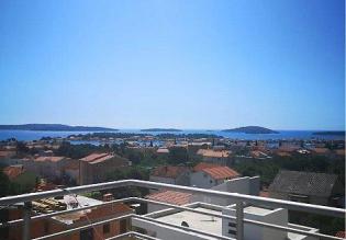 House with sea views for sale in Brodarica 