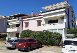 Three-bedroom apartment with sea views in Baska on Krk peninsula 