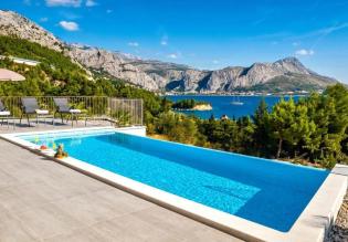 Marvellous new modern villa on Omis riviera just 60 meters from the sea, with swimming pool, sauna, fitness studio and garage 