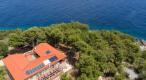 Beautiful waterfront estate on a small island near Split on 8414 m2 - completely isolated peninsula will be yours, with a berth for a boat! - pic 2
