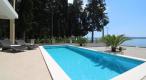 Fantastic offer - seafront villa for sale in Kastela, within greenery - pic 2