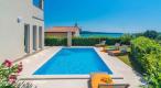 Remarkable villa of modern design on the 2nd row to the sea, panoramic view, furnished - Medulin area 