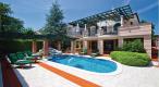 Hot sale of luxury villa for sale in Porec, just 400 meters from the beach 
